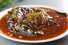 鯰魚(yú)燉茄子的做法