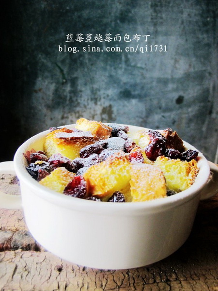 藍(lán)莓蔓越莓面包布丁的做法