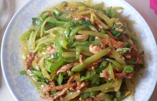 利尿消腫的萵筍炒肉絲怎么做？