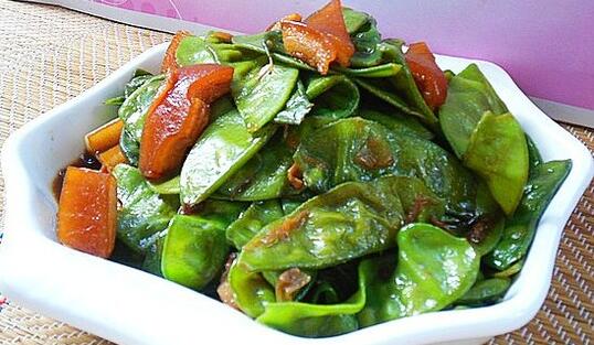 快燒美味肉皮燜扁豆怎么做？