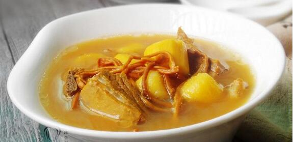 美味養(yǎng)生的的蟲草花山藥燉羊肉湯怎么做？