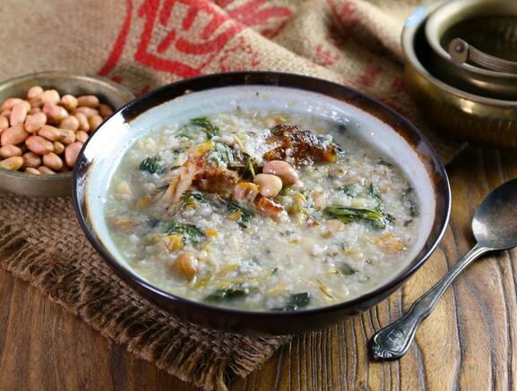 去火養(yǎng)生的柴魚花生菜干豬骨粥怎么做？