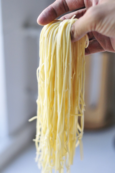 四種手搟面的做法步驟3