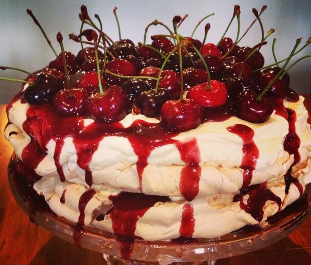 西點草莓帕夫洛娃奶油蛋白酥皮蛋糕怎么做？