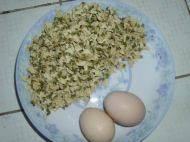 干槐花雞蛋餅的做法步驟1