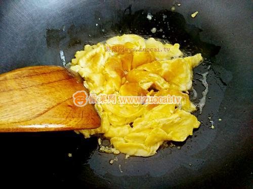 洋蔥木耳胡蘿卜炒雞蛋的做法