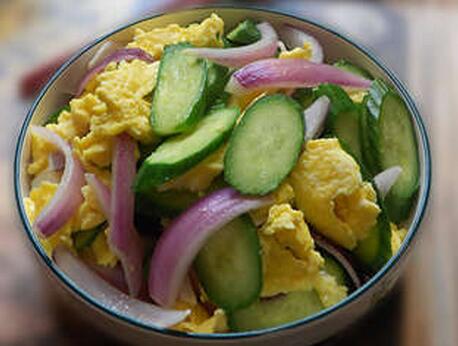 如何做美味下飯的洋蔥黃瓜炒雞蛋？