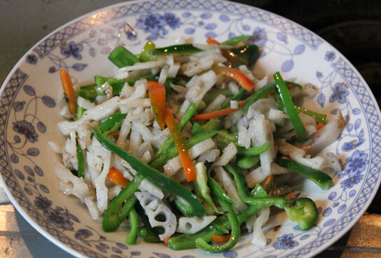 如何做青椒藕絲？