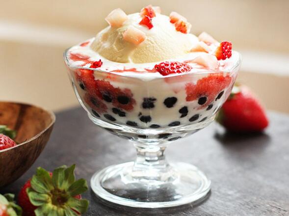 士多啤梨椰汁丸子撈怎么做？