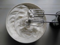 草莓奶油蛋糕卷的做法步驟7