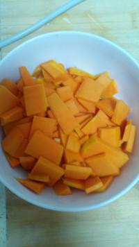 南瓜蔓越莓卷的做法步驟1