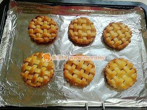 草莓醬夾心編織餅干的做法