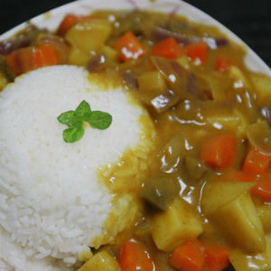 日式雞肉咖喱飯 日式雞肉咖喱飯的做法 日式雞肉咖喱飯配什么湯 日式雞肉咖喱飯的熱量