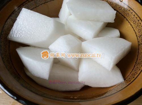 白蘿卜枸杞紅棗豬骨湯的做法