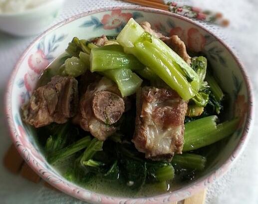 降火氣，利五臟的春菜煲排骨怎么做？