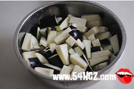 魚(yú)香茄子的做法2