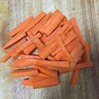 家庭自制酸辣泡菜的做法步驟2