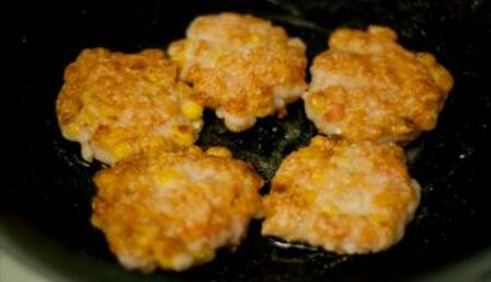 營養(yǎng)早餐玉米白面奶香煎餅子怎么做？