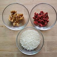 【養(yǎng)生粥】核桃枸杞粥的做法圖解1