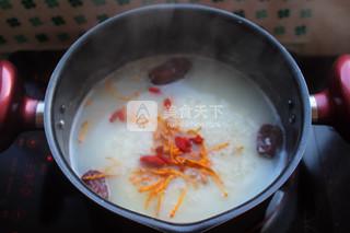 蟲(chóng)草花枸杞粥