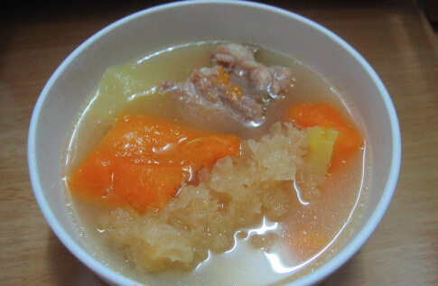怎么做木瓜雪耳排骨湯？
