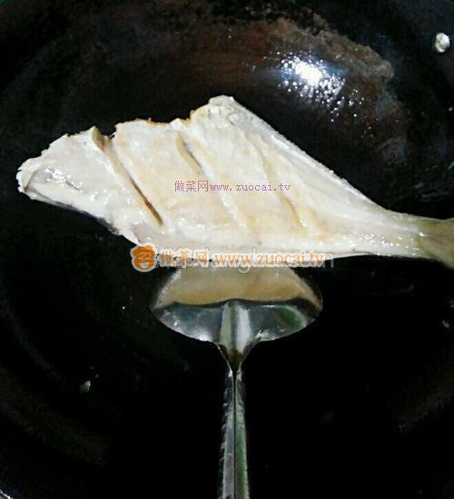 紅燒剝皮魚的做法