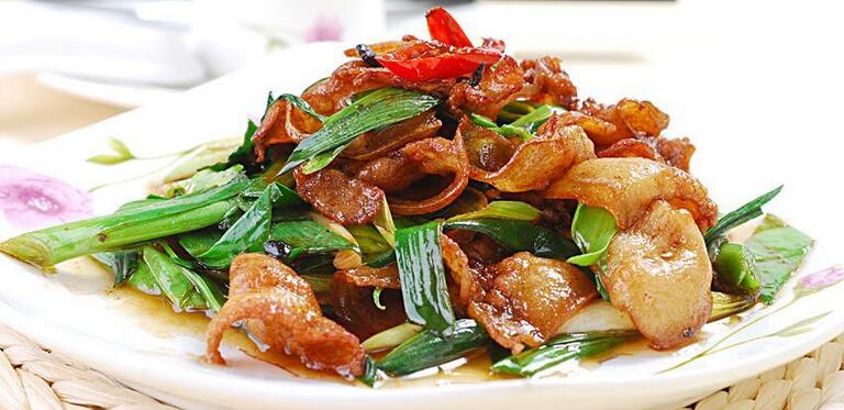 快炒菜圓白菜干煸回鍋肉怎么做？