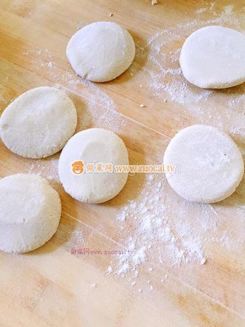 蕎面黃蘿卜蒸餃的做法