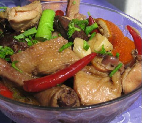 清香不膩人香菇燉臘雞怎么做？