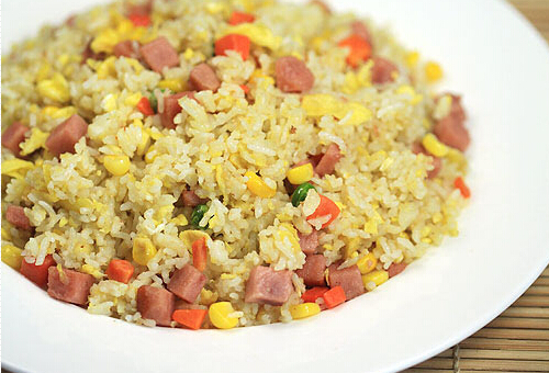 正宗揚(yáng)州炒飯的做法視頻