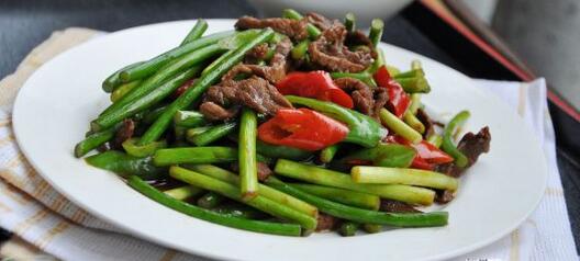 簡單美味的蒜苔炒肉怎么做？