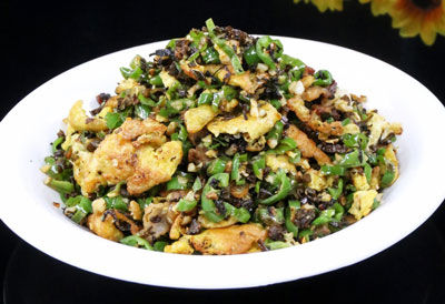 青椒炒雞蛋加點鹽菜更好吃，適合新手的簡單美味