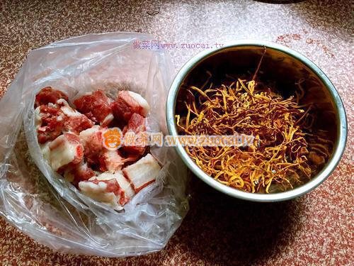 蟲(chóng)草花排骨湯的做法