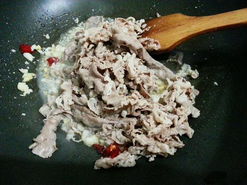 金針肥牛的做法