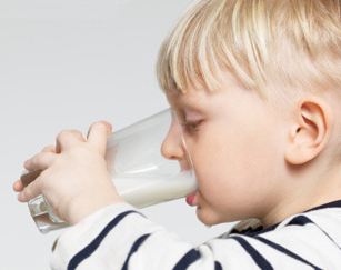 每天喝牛奶能長(zhǎng)高嗎 怎樣才能長(zhǎng)的更高