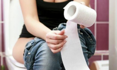 拉粑粑為什么不能玩手機(jī) 上廁所玩手機(jī)的五大危害