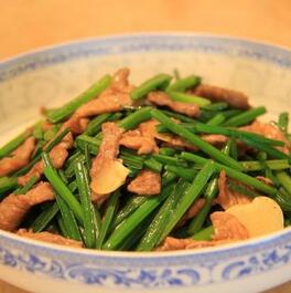 韭菜炒肉絲的家常做法 怎么做一道清爽開胃的韭菜肉絲