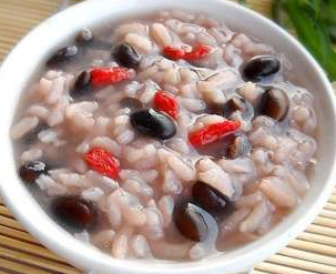 趕走眼疲勞要常喝黑豆粥 眼疲勞吃什么