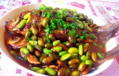 鯽魚(yú)燒毛豆的做法視頻