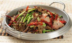 干鍋茶樹菇臘肉的做法視頻