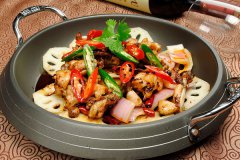 干鍋牛蛙的做法