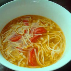 4個(gè)信號(hào)謹(jǐn)防免疫力下降 來(lái)碗金針菇番茄湯