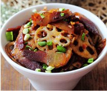 干鍋臘肉脆蓮藕的做法視頻
