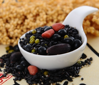 補(bǔ)腎還抗衰老的黑豆 這種補(bǔ)腎效果好的吃法