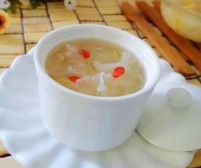 銀耳對(duì)身體的好處 寒冬吃銀耳的