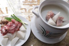 蘿卜燉排骨的做法 蘿卜排骨的做法大全