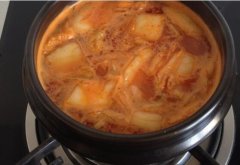 金槍魚(yú)泡菜粉絲的做法視頻