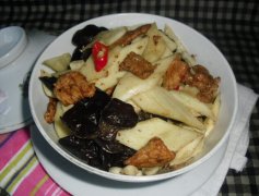 黑木耳茭白炒肉的做法視頻