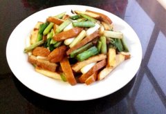 豆腐干炒蒜苗的做法視頻