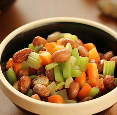 胡蘿卜西芹拌花生的經(jīng)典做法